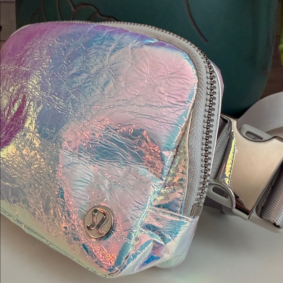 NWOT Lululemon Everywhere Belt Bag 1L *Metal Hardware|Iridescent/Silver - Picture 2 of 9